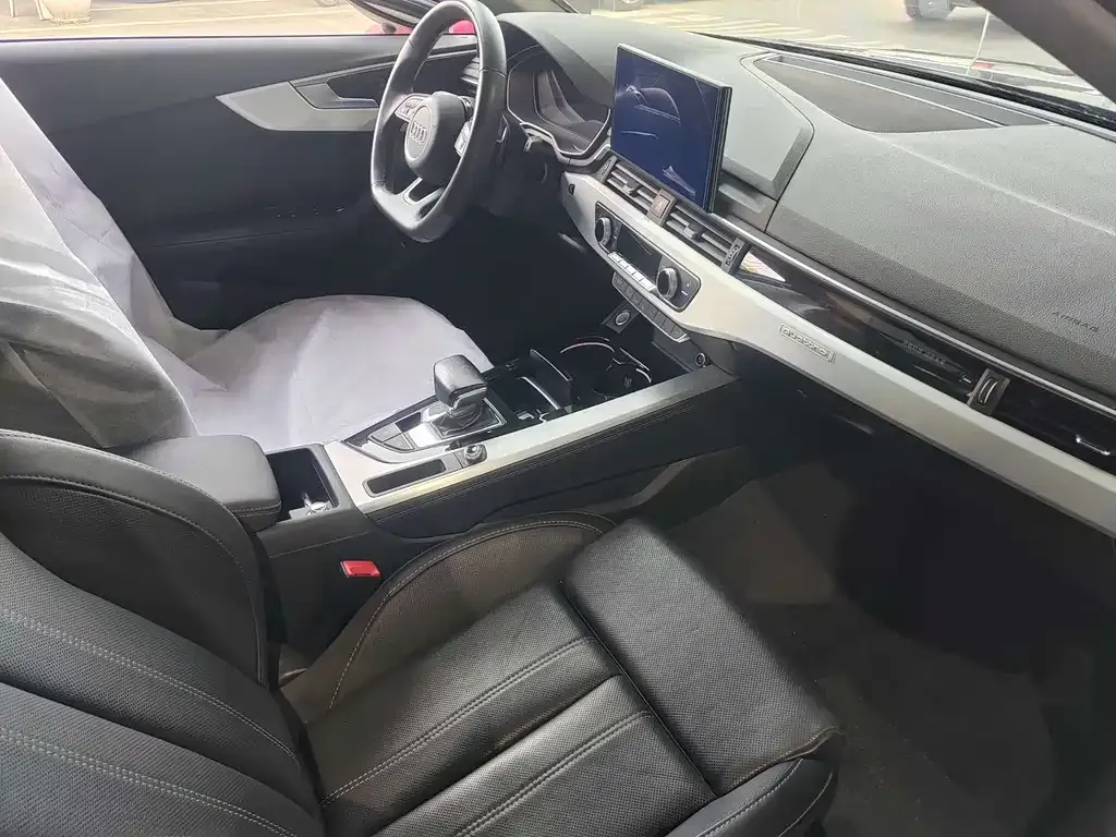 Audi A4L 2023 из CN, фото 2