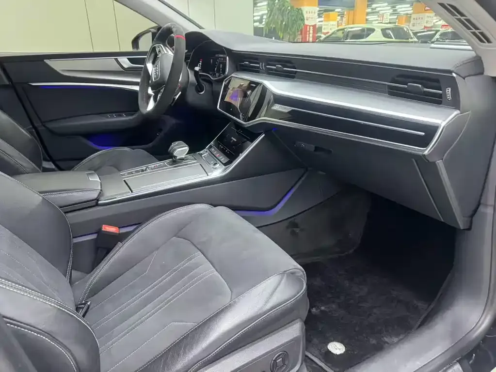 Audi A7L 2022 из CN, фото 7