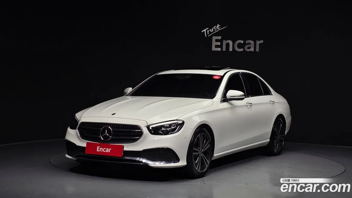 Mercedes-Benz E-Class — фото 1