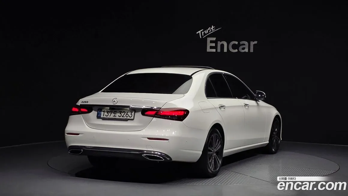 Mercedes-Benz E-Class — фото 5