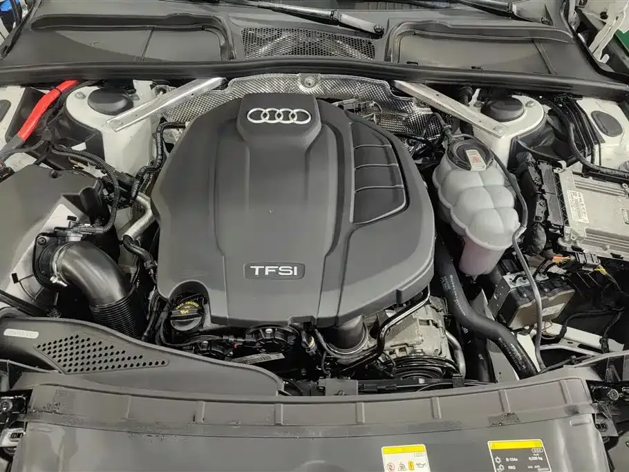Audi A4L 2021 из CN, фото 10