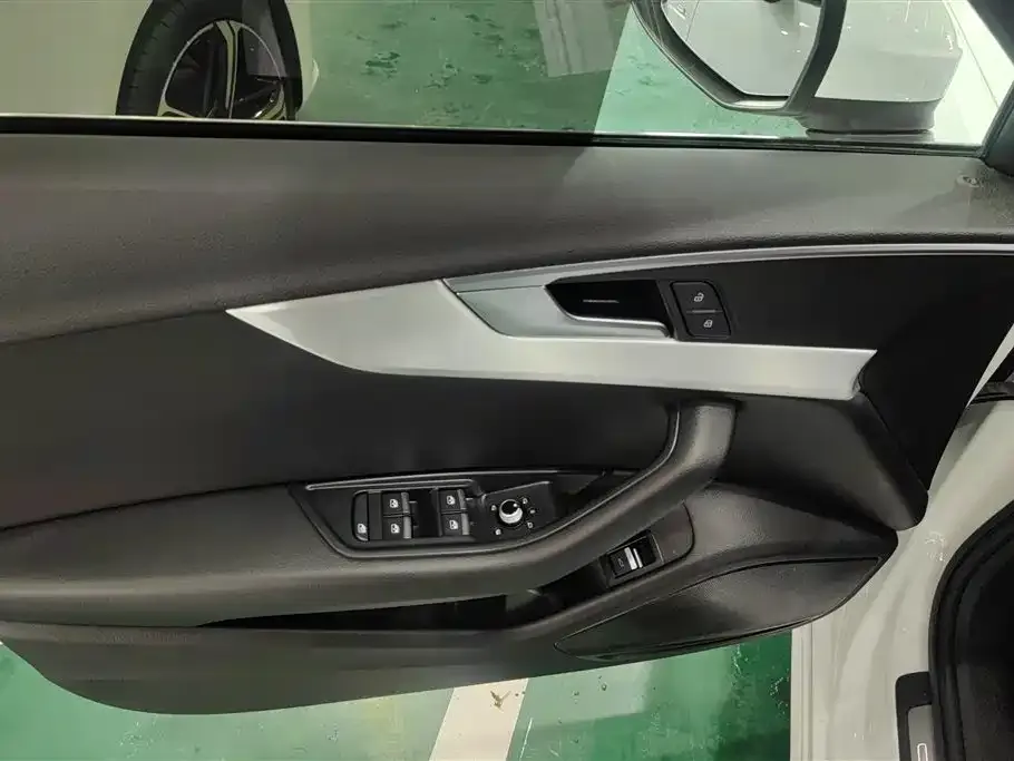 Audi A4L 2021 из CN, фото 3