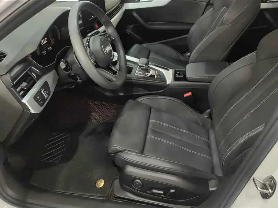 Audi A4L 2021 из CN, фото 9