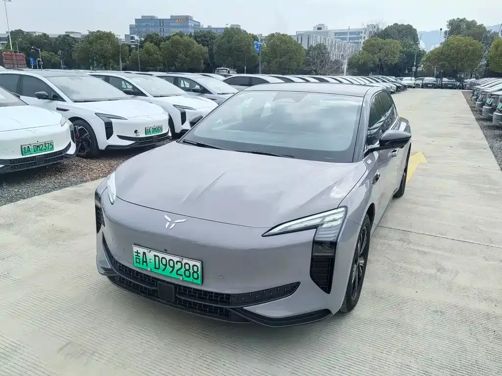 Hongqi EH7