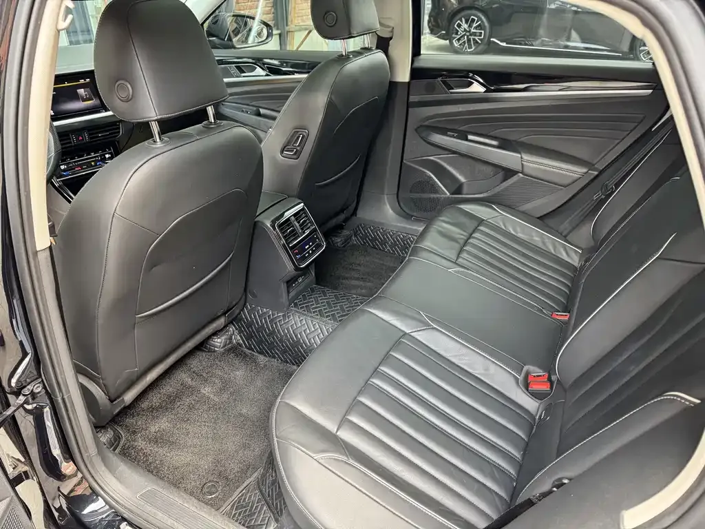 Volkswagen Passat — фото 7