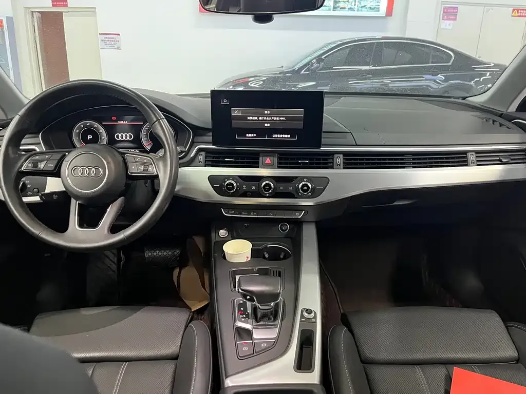 Audi A4L 2021 из CN, фото 3