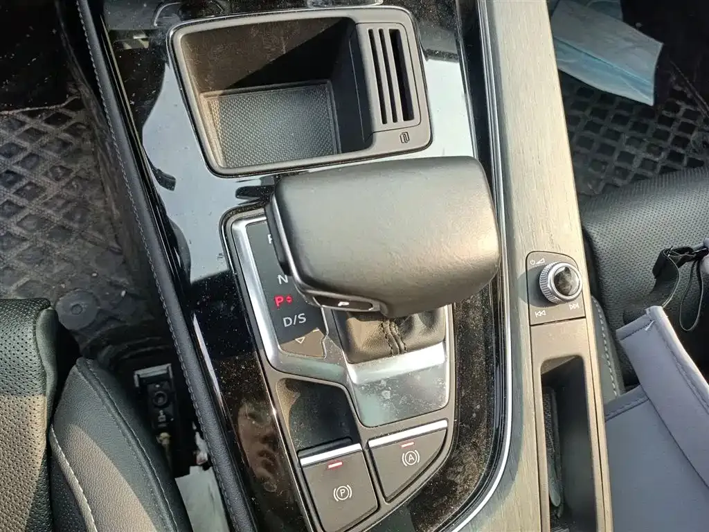 Audi A4L 2023 из CN, фото 5