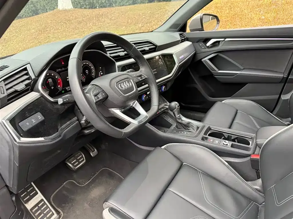 Audi Q3 2024 из CN, фото 2