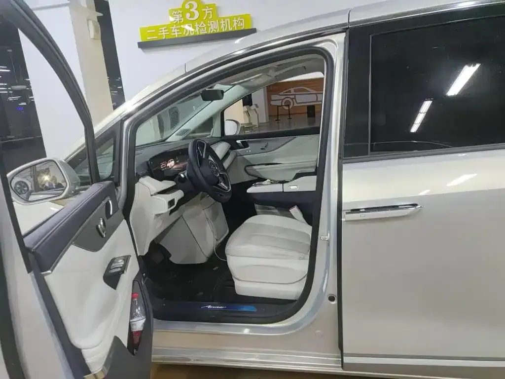 Buick GL8 Hybrid 2025 из CN, фото 6