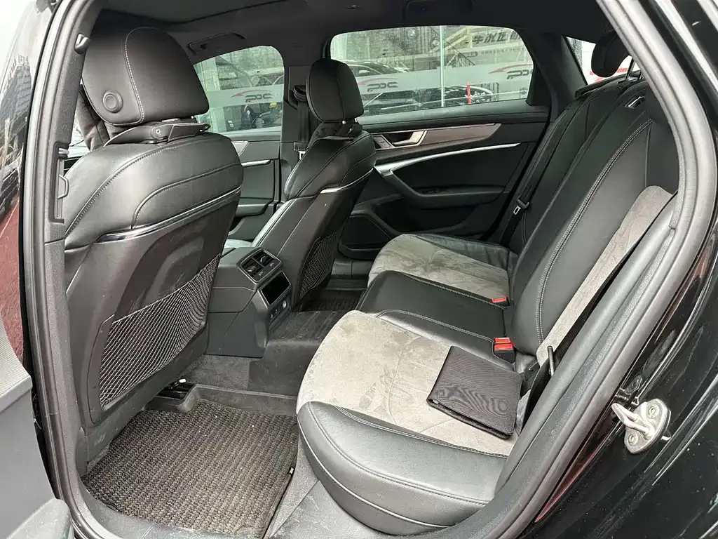 Audi A6L 2024 из CN, фото 4