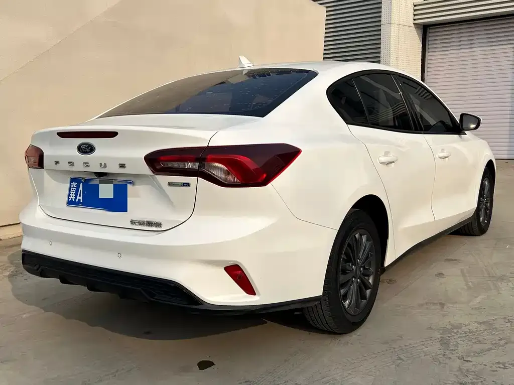 Ford Focus 2023 из CN, фото 9