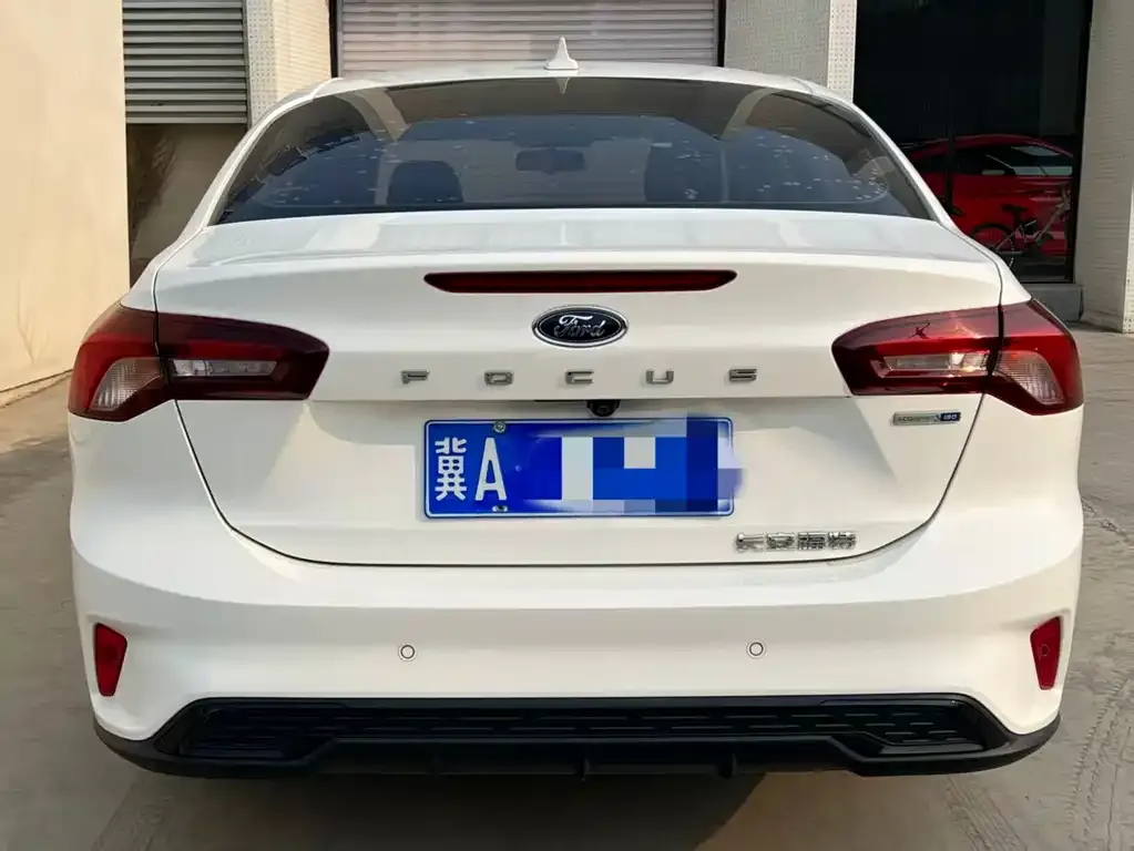 Ford Focus 2023 из CN, фото 2