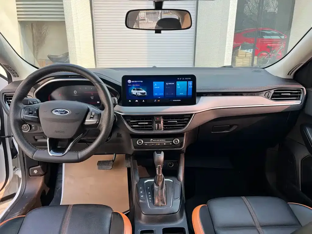 Ford Focus 2023 из CN, фото 7
