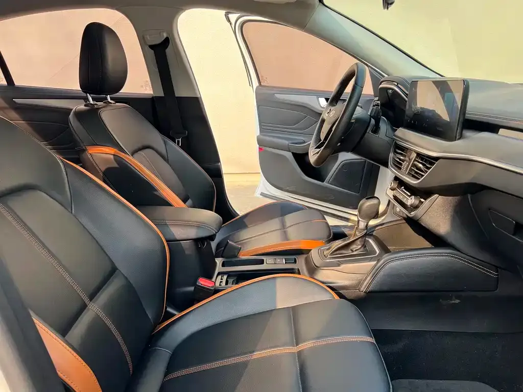 Ford Focus 2023 из CN, фото 3