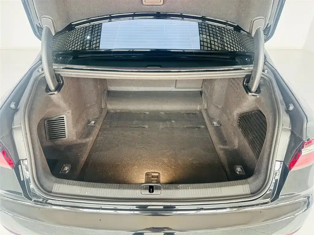Audi A8 2025 из CN, фото 4