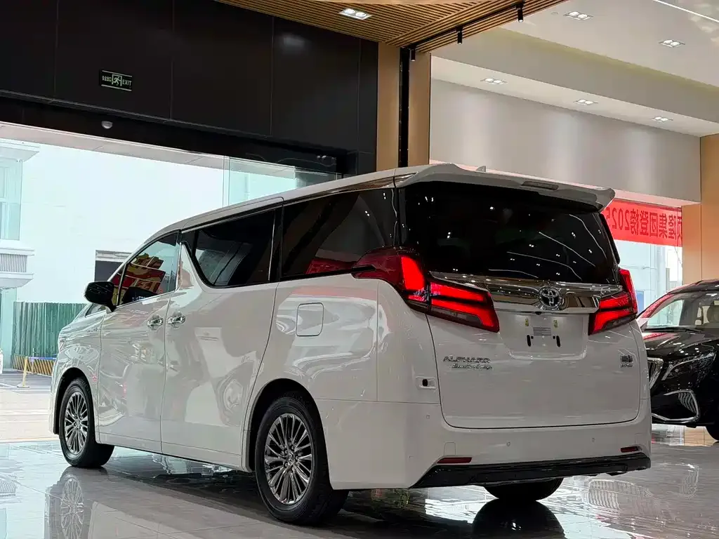 Toyota Alphard 2022 из CN, фото 8