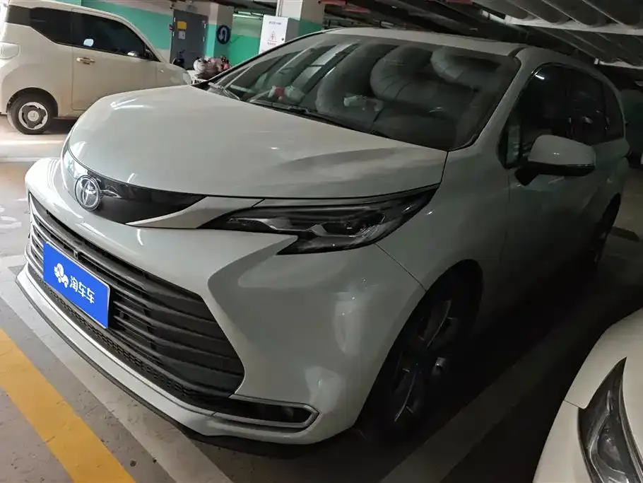 Toyota Sienna 2023 из CN, фото 1