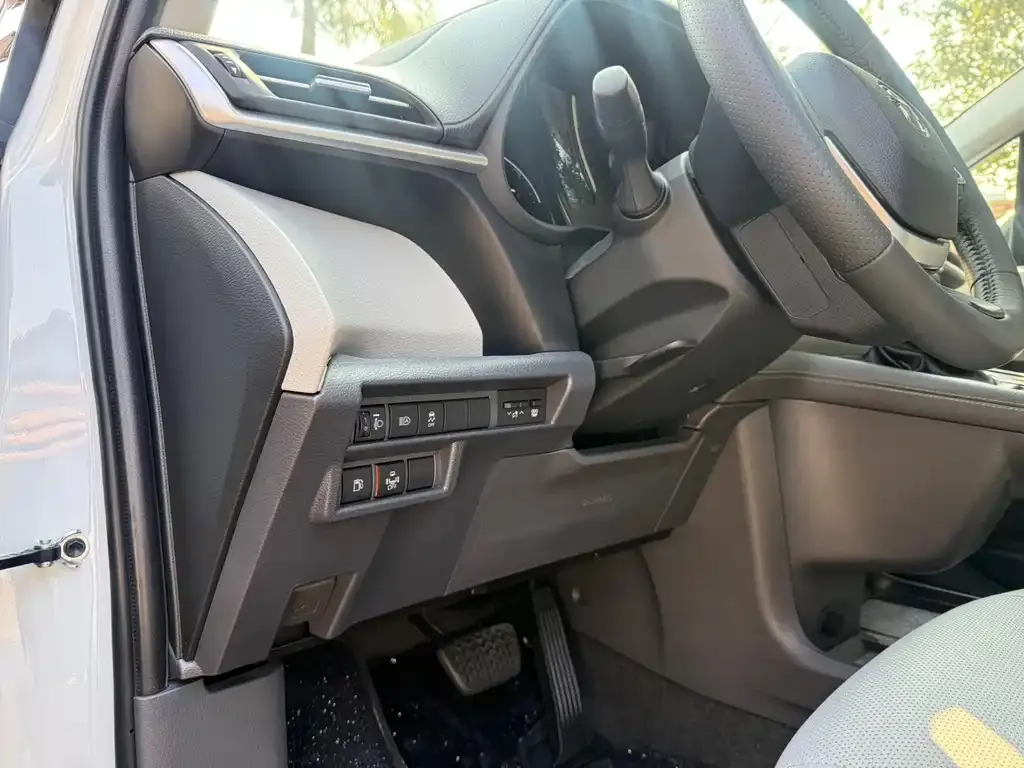 Toyota Sienna 2023 из CN, фото 2