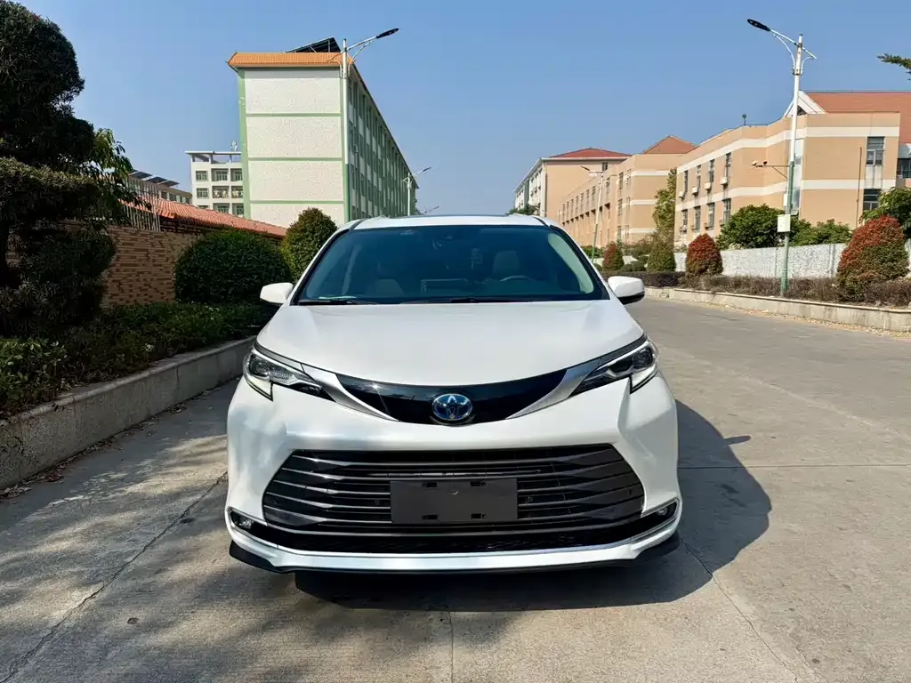 Toyota Sienna 2023 из CN, фото 9