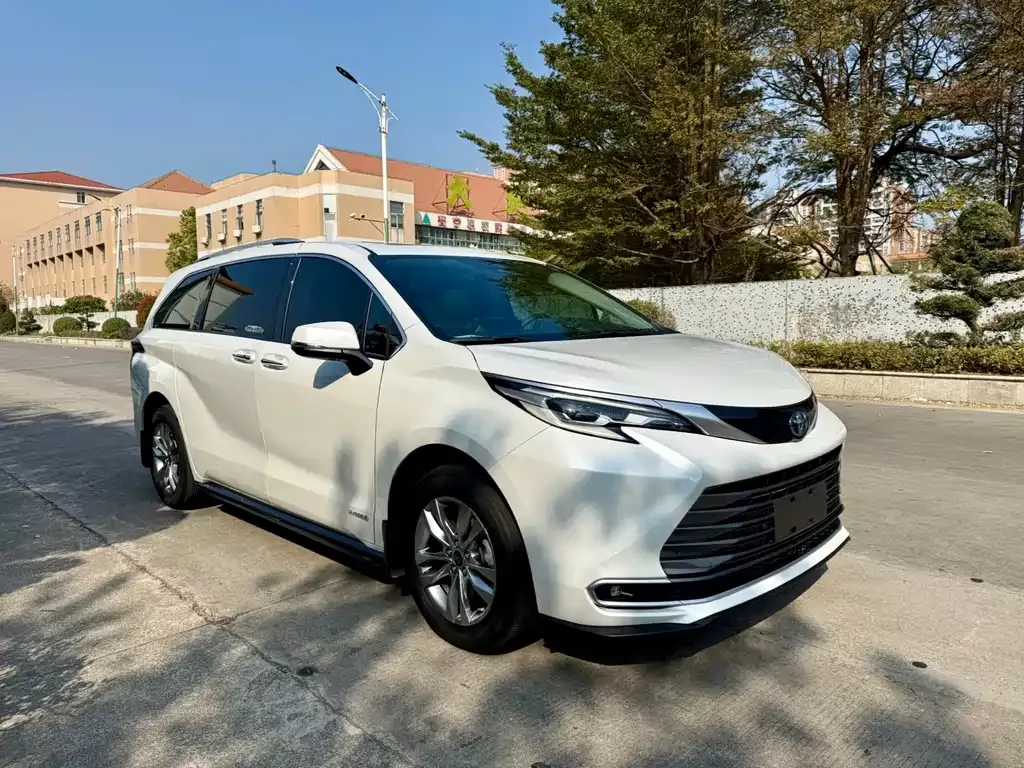 Toyota Sienna 2023 из CN, фото 10