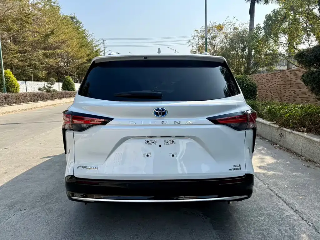 Toyota Sienna 2023 из CN, фото 6