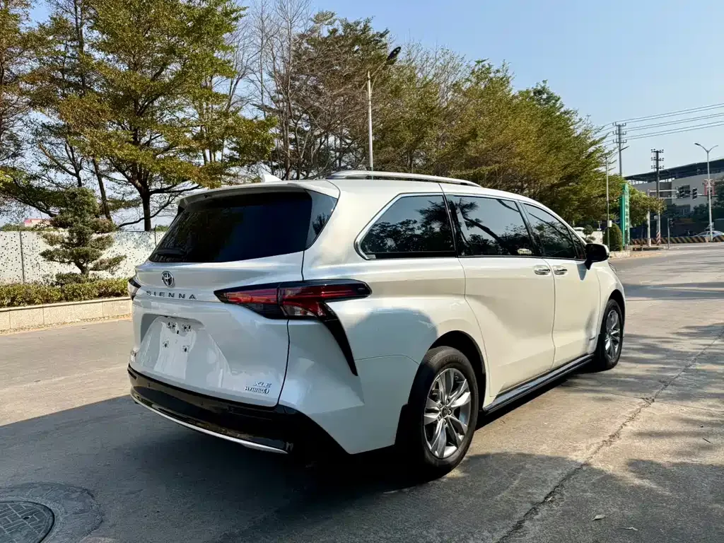 Toyota Sienna 2023 из CN, фото 5