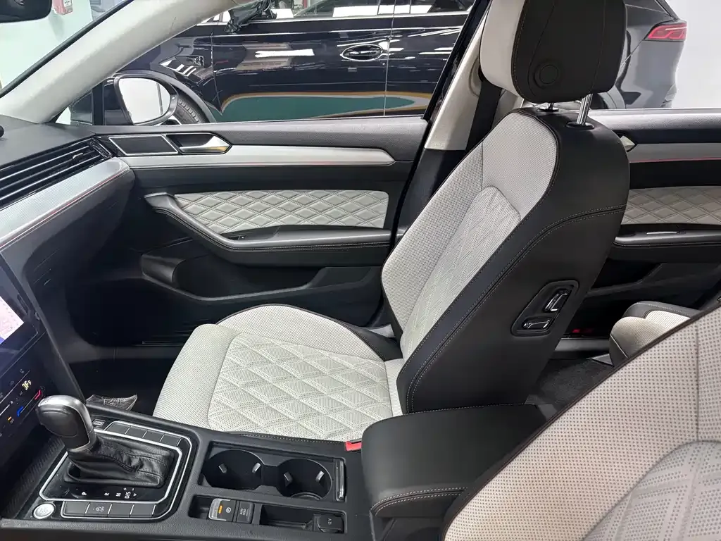 Volkswagen Magotan 2023 из CN, фото 9
