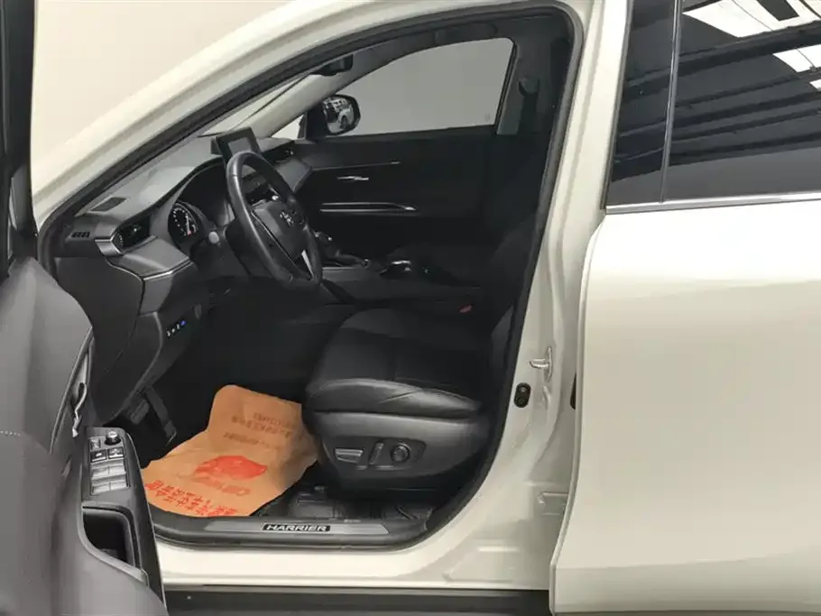 Toyota Harrier 2023 из CN, фото 3