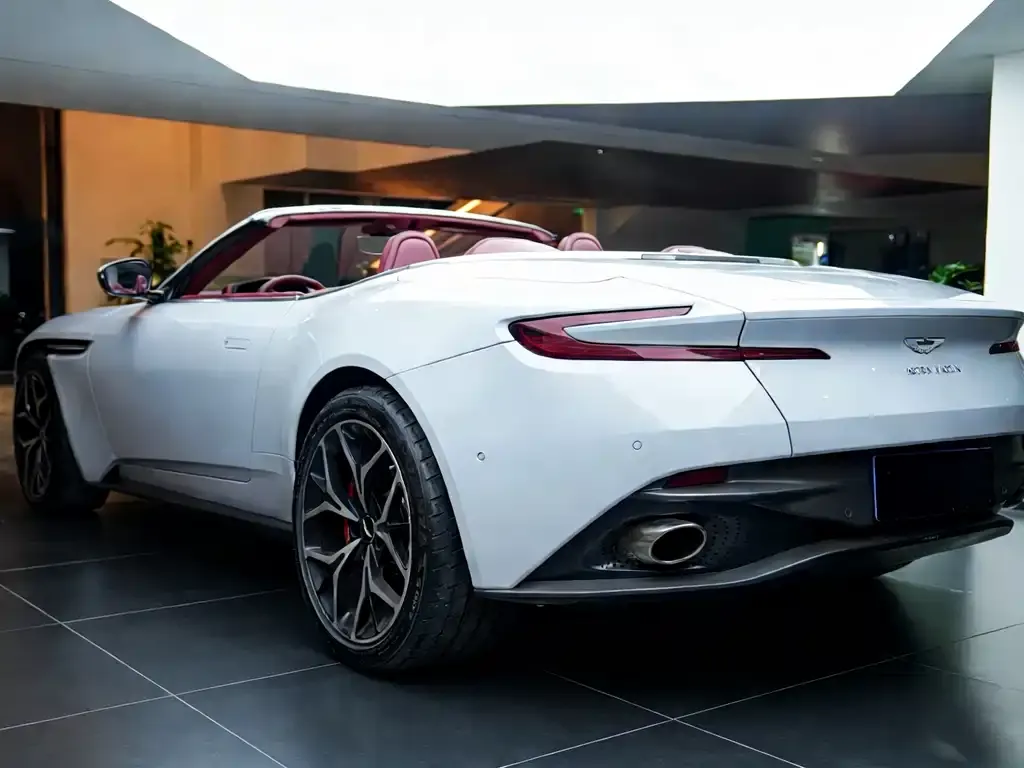 Aston Martin DB11 2022 из CN, фото 7