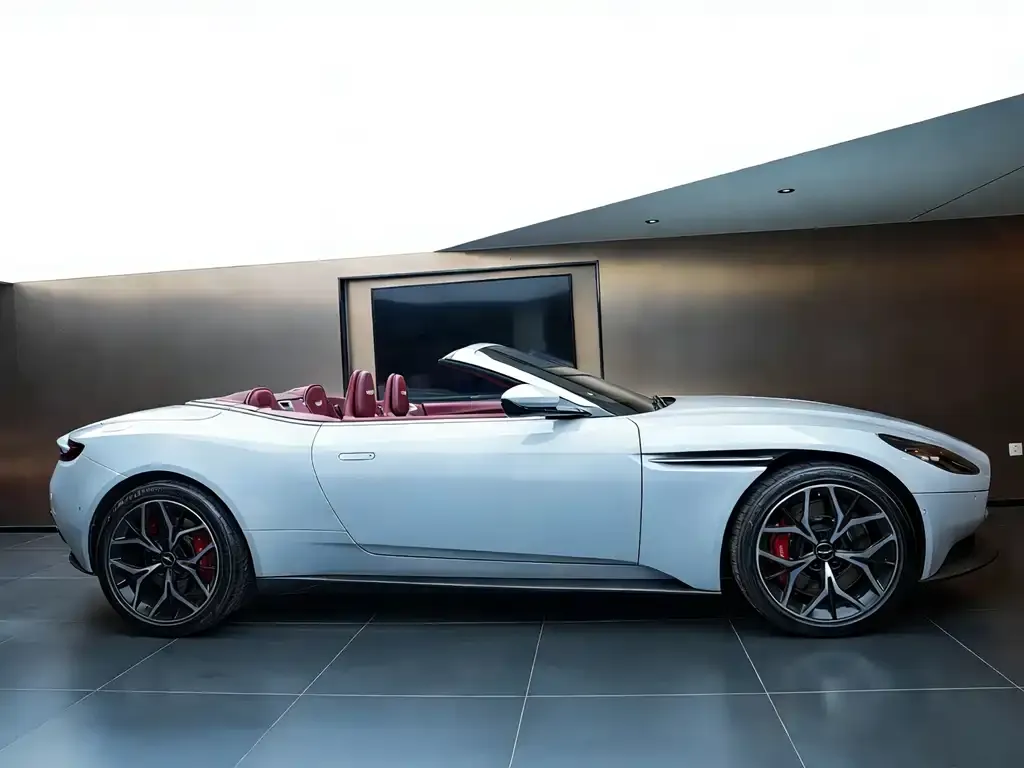 Aston Martin DB11 2022 из CN, фото 10