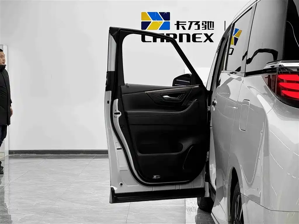 Toyota Alphard 2023 из CN, фото 4