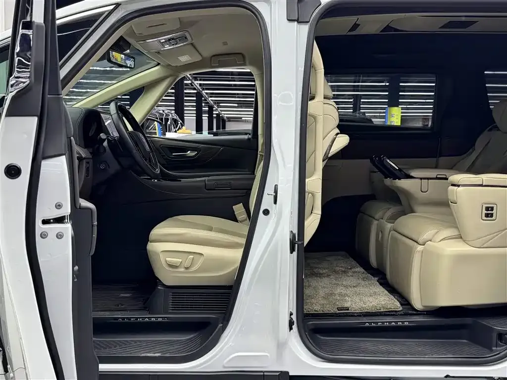 Toyota Alphard 2023 из CN, фото 10