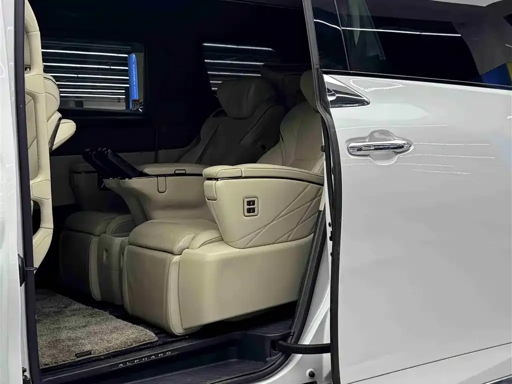 Toyota Alphard 2023 из CN, фото 6