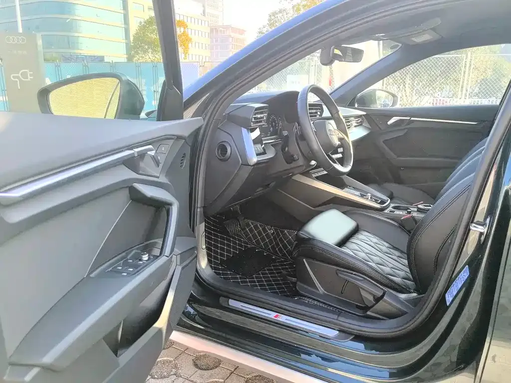 Audi A3 2023 из CN, фото 2