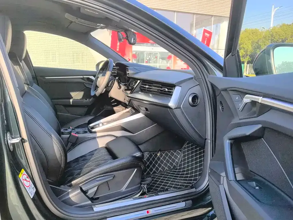 Audi A3 2023 из CN, фото 10