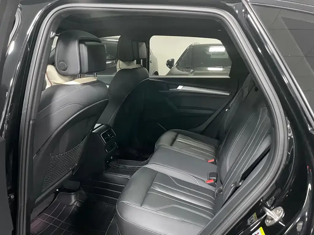 Audi Q5L 2023 из CN, фото 2