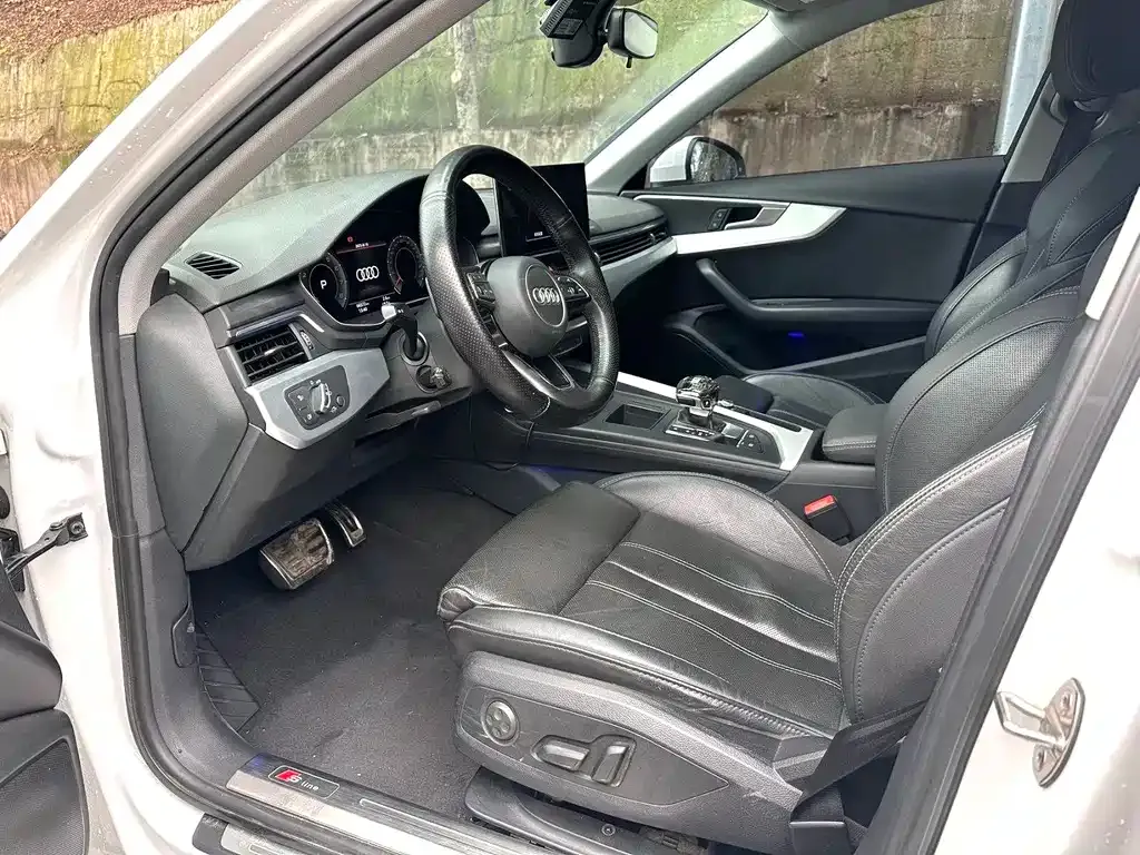 Audi A4L 2021 из CN, фото 4