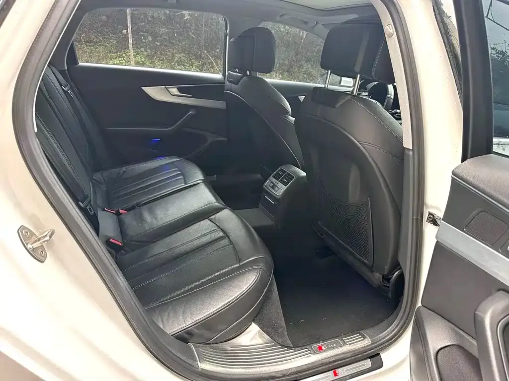 Audi A4L 2021 из CN, фото 5
