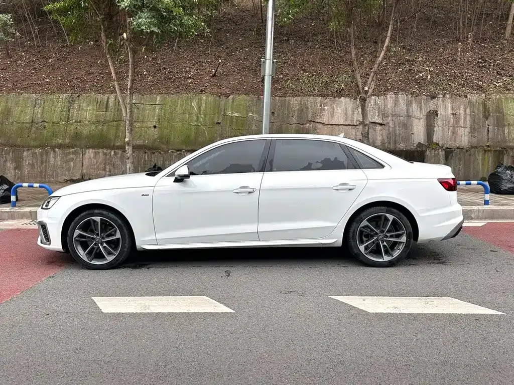 Audi A4L 2021 из CN, фото 8