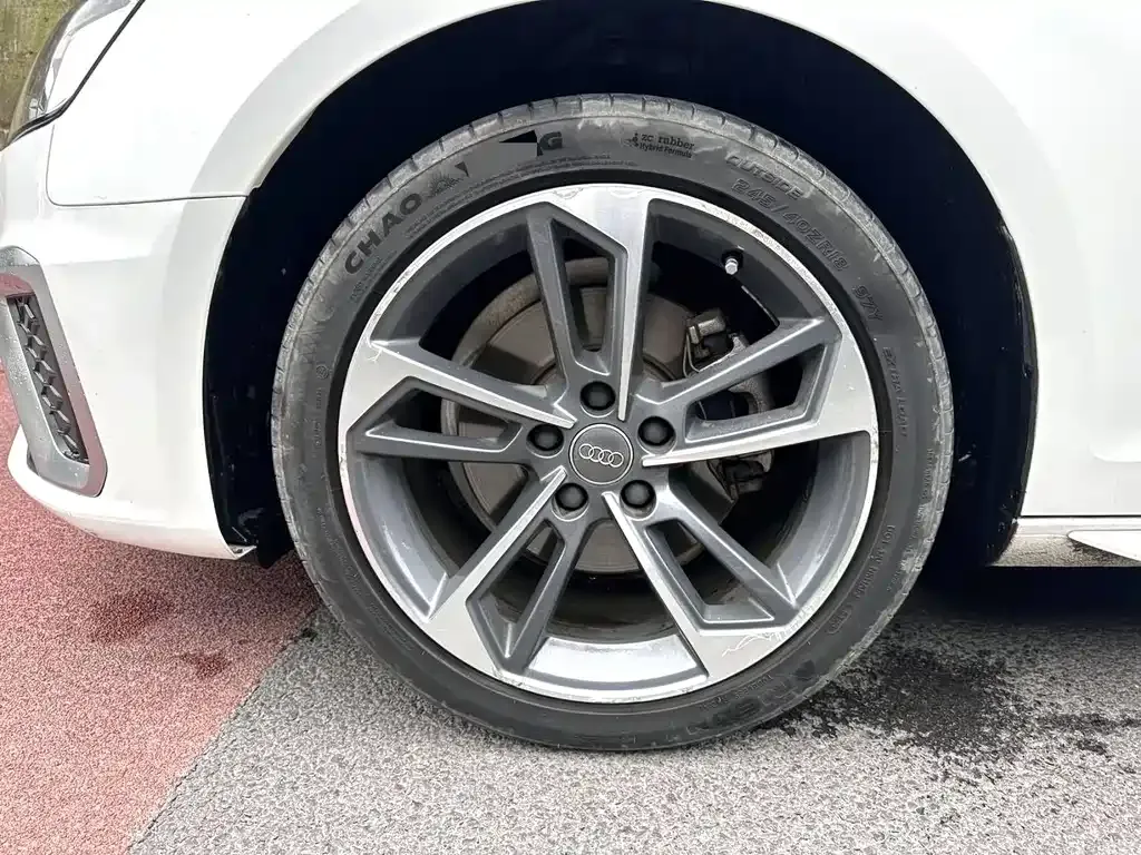 Audi A4L 2021 из CN, фото 9