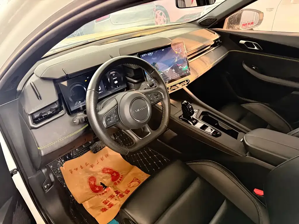 Lynk & Co 03 2024 из CN, фото 2