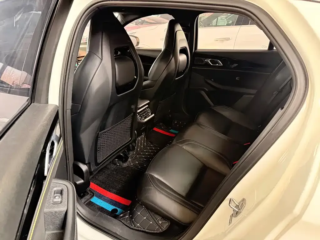 Lynk & Co 03 2024 из CN, фото 9