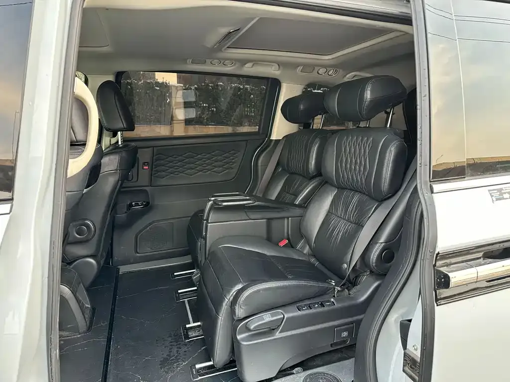 Honda Elysion 2023 из CN, фото 8