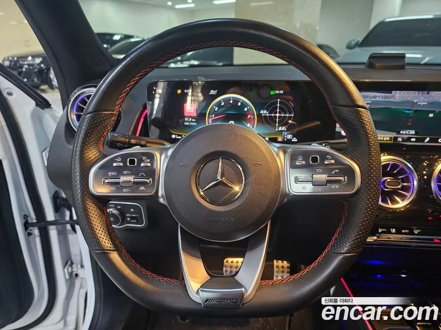 Mercedes-Benz GLB-Class — фото 10