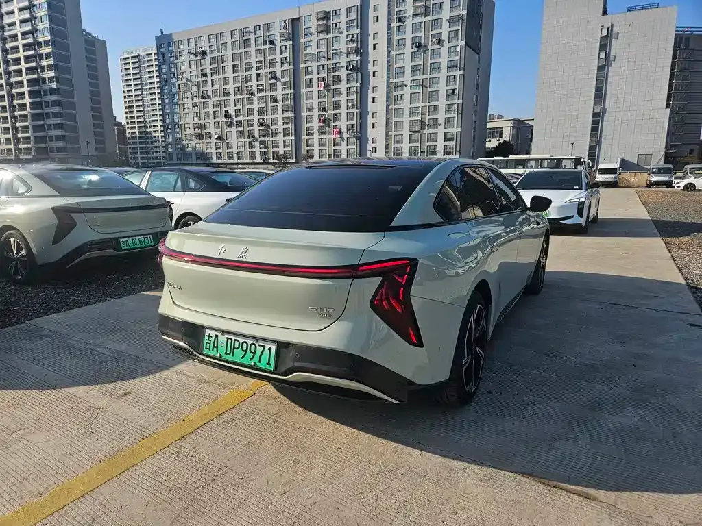 Hongqi EH7 — фото 9