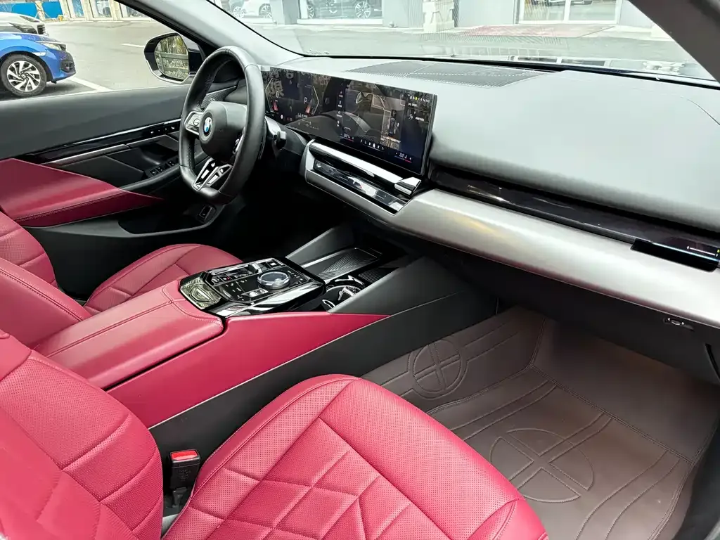 BMW 5 Series 2024 из CN, фото 6