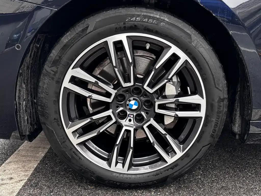 BMW 5 Series 2024 из CN, фото 7