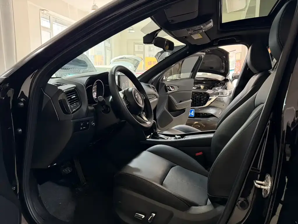 Mazda CX-4 2023 из CN, фото 10