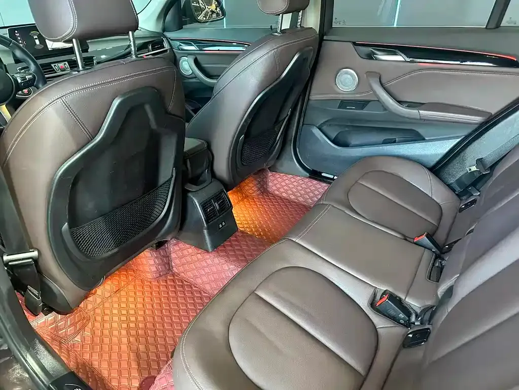 BMW X1 2021 из CN, фото 10