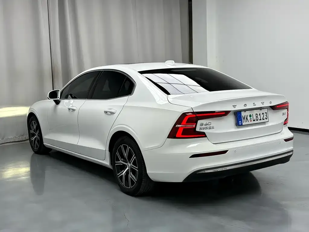 Volvo S60 2023 из CN, фото 9